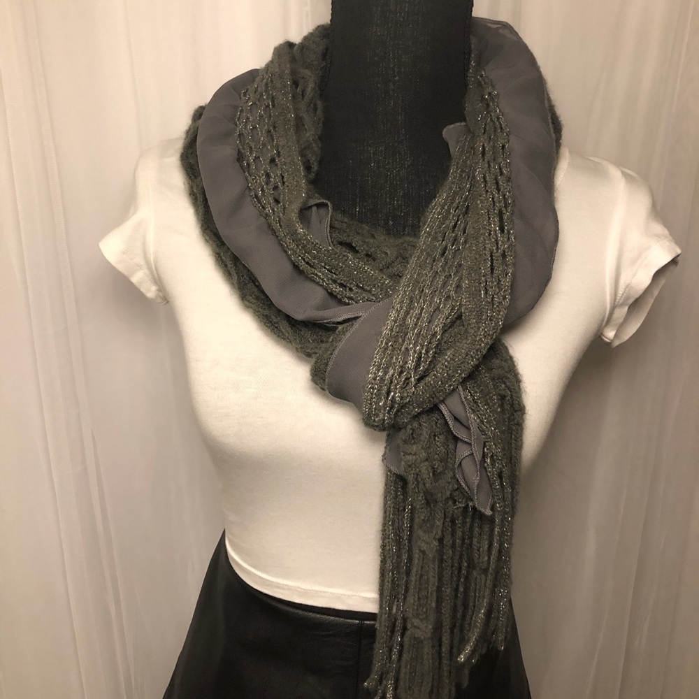 Grey/silver knit scarf